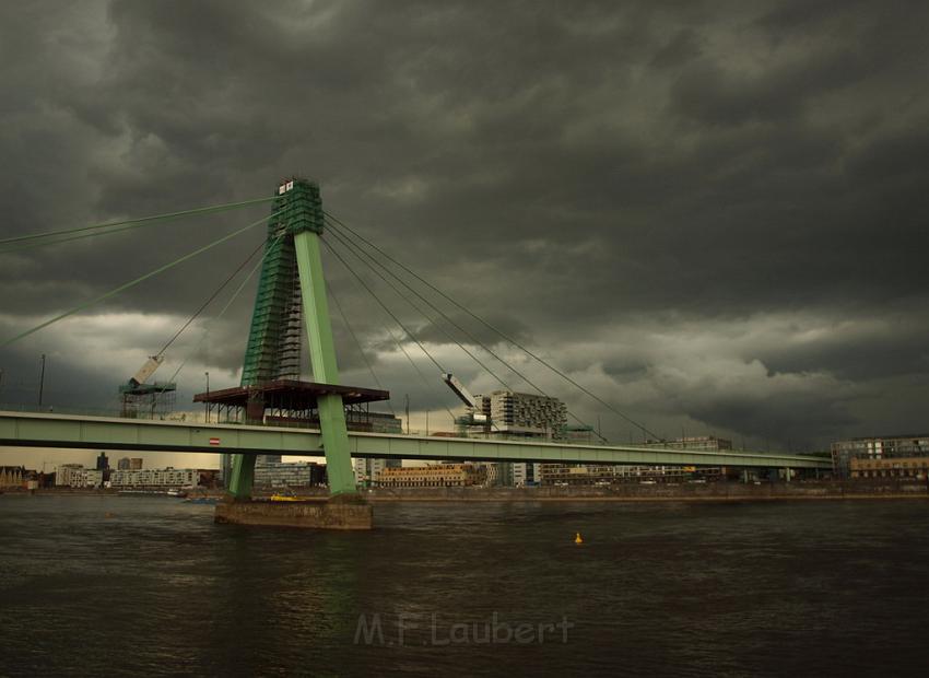Gewitter kommt Koeln Deutz P02.JPG